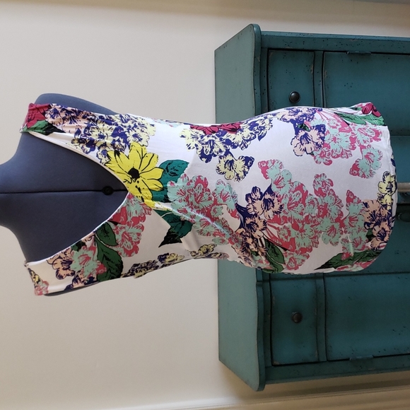 CABI FLORAL TANK TOP SIZE MEDIUM - Picture 2 of 4